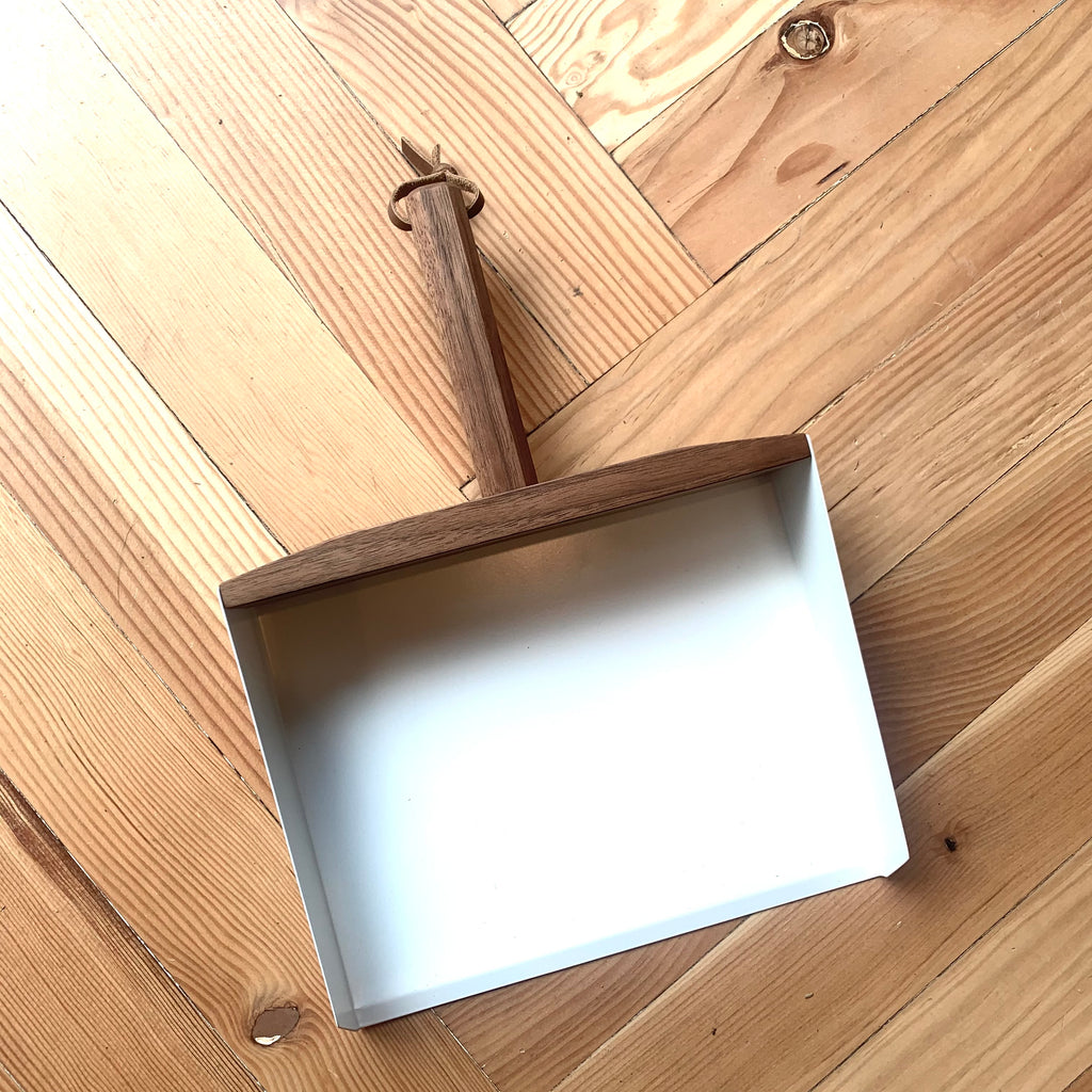 Dust Pan in Walnut